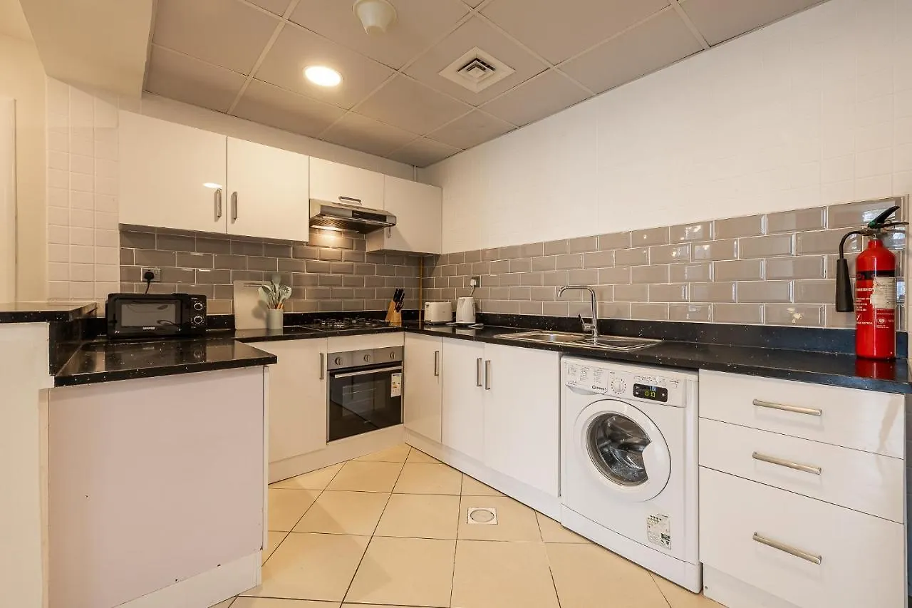1Bdr Apartment I Close To Metro I Marina Diamond 4 ドバイ アラブ首長国連邦